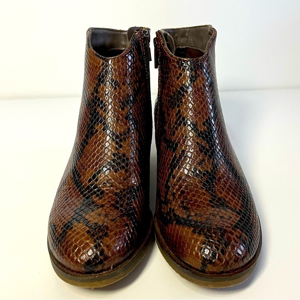Clarks Womens MILA MYTH Leather Snake Skin Block Heel Ankle Boots Booties Sz 6